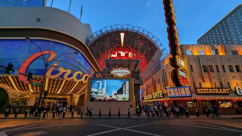 Downtown Las Vegas, Fremont Street bar crawl